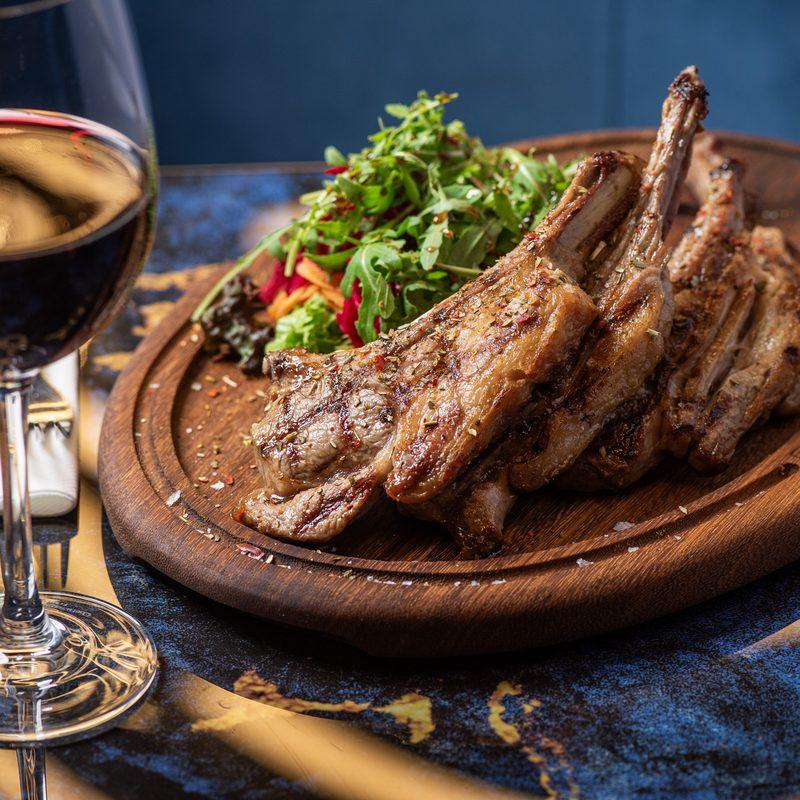 Chargrilled lamb cutlets with wild rocket and red wine reduction
